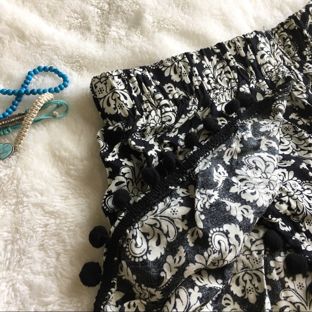 Boho Damask Pom Pom Trim Shorts - Picture 2 of 8